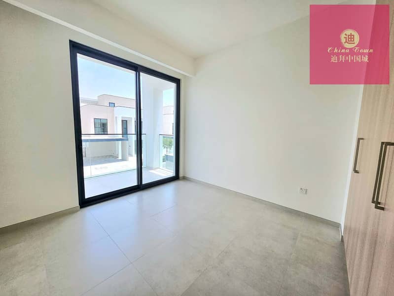 Beautiful Villa | Exclusive | Single Row | Backing On Central Park | Roof Access | Attractive Price - Image 12