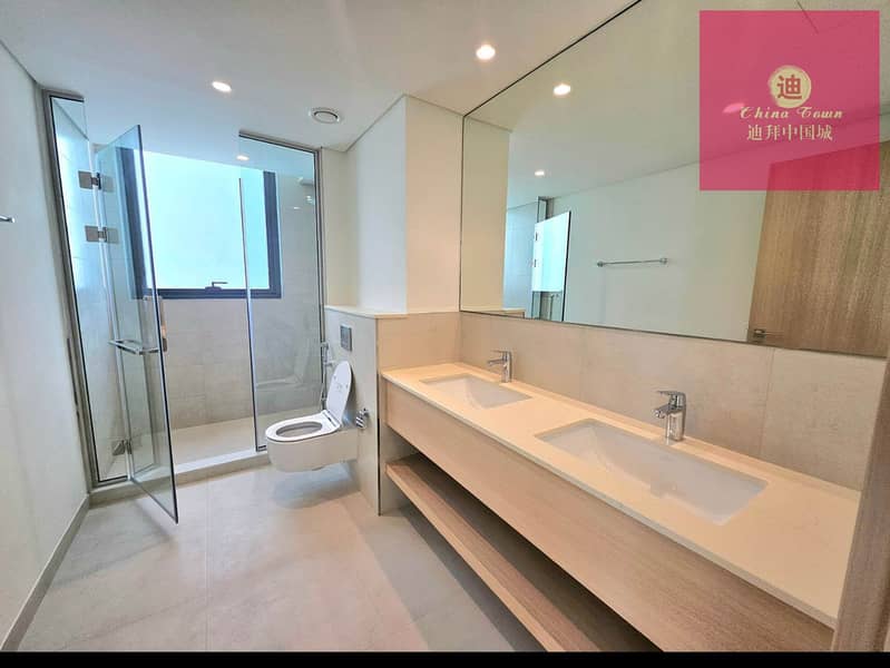 Beautiful Villa | Exclusive | Single Row | Backing On Central Park | Roof Access | Attractive Price - Image 13