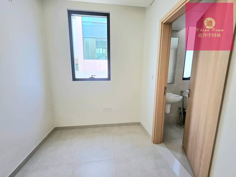 Beautiful Villa | Exclusive | Single Row | Backing On Central Park | Roof Access | Attractive Price - Image 15