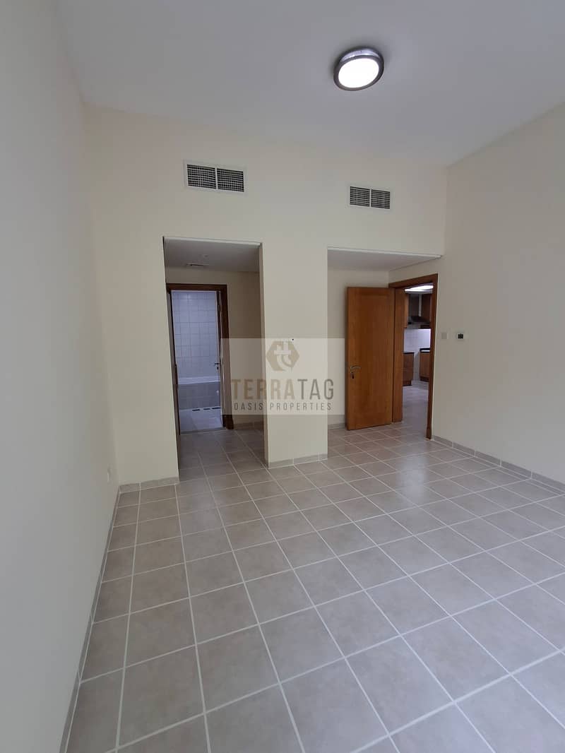 DEAL MULTIPLE ONE BEDROOM WITH BALCONY FOR SALE ONLY 745K - Image 8