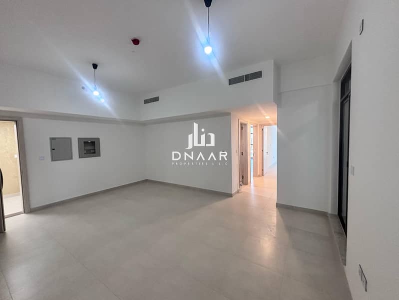 Spacious & Premium Quality 2BHK in PRIME LOCATION | Ready to Move in | Closed Kitchen | Brand New