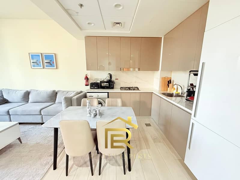 LUXURY FURNISHED CHILER FREE BURJKLIFA N POOL VIEW