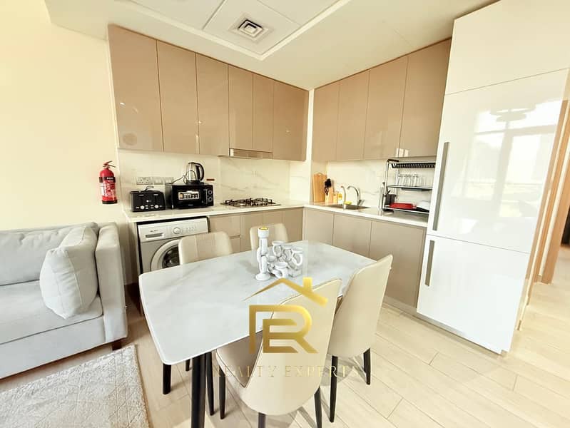 LUXURY FURNISHED CHILER FREE BURJKLIFA N POOL VIEW