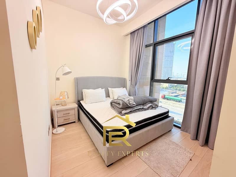 LUXURY FURNISHED CHILER FREE BURJKLIFA N POOL VIEW