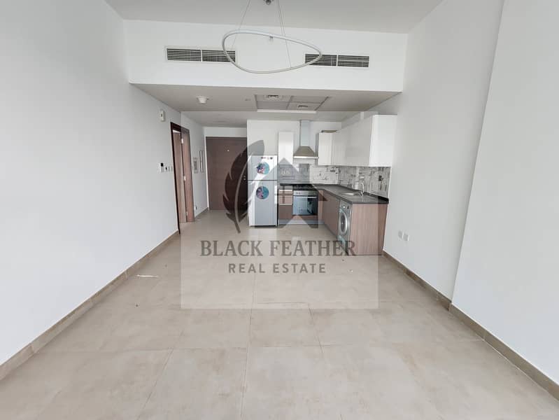 FREE CHILLER // LOWEST PRICE // POOL VIEW // HIGH FLOOR // VACANT