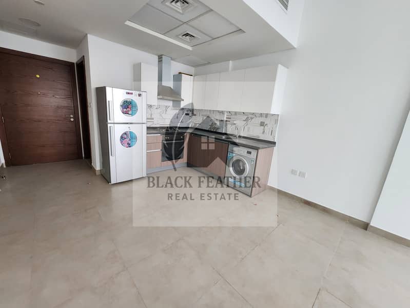 FREE CHILLER // LOWEST PRICE // POOL VIEW // HIGH FLOOR // VACANT