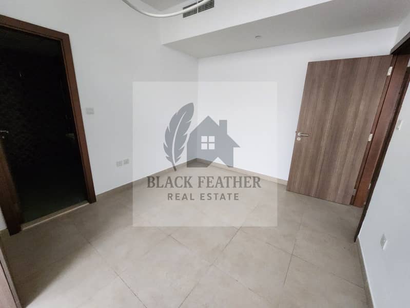 FREE CHILLER // LOWEST PRICE // POOL VIEW // HIGH FLOOR // VACANT - Image 7