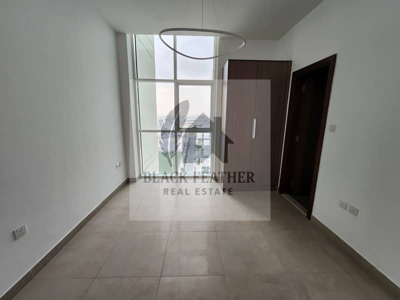 FREE CHILLER // LOWEST PRICE // POOL VIEW // HIGH FLOOR // VACANT - Image 8