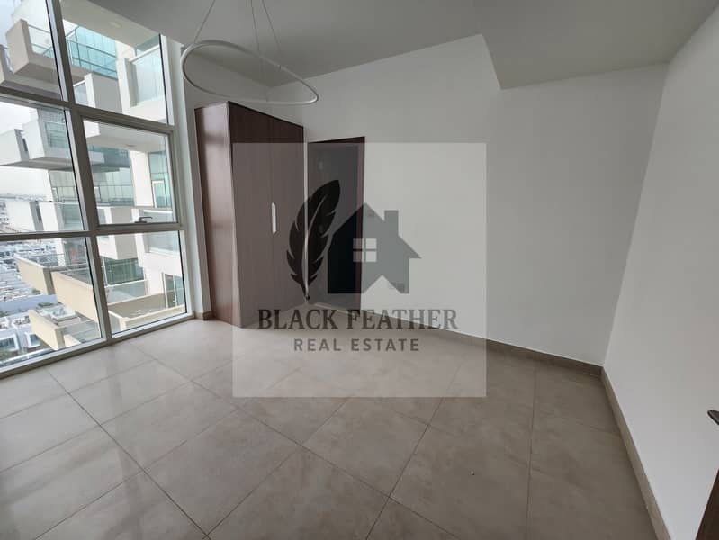 FREE CHILLER // LOWEST PRICE // POOL VIEW // HIGH FLOOR // VACANT - Image 9