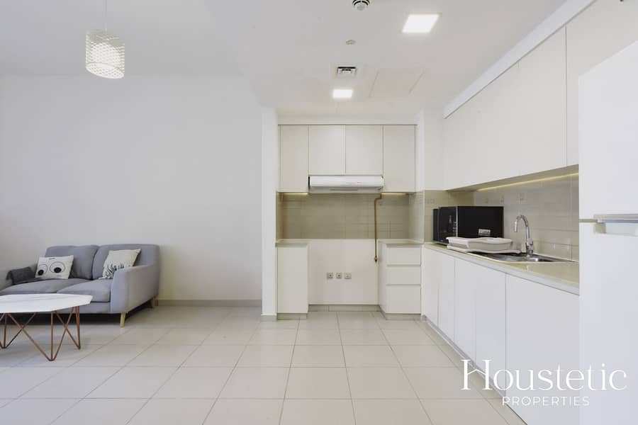 Pool View | Mid Floor | Vacant on Transfer