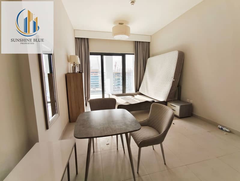 BRIGHT HUGE UNIT WITH BEST AMINATIES READY TO MOVE