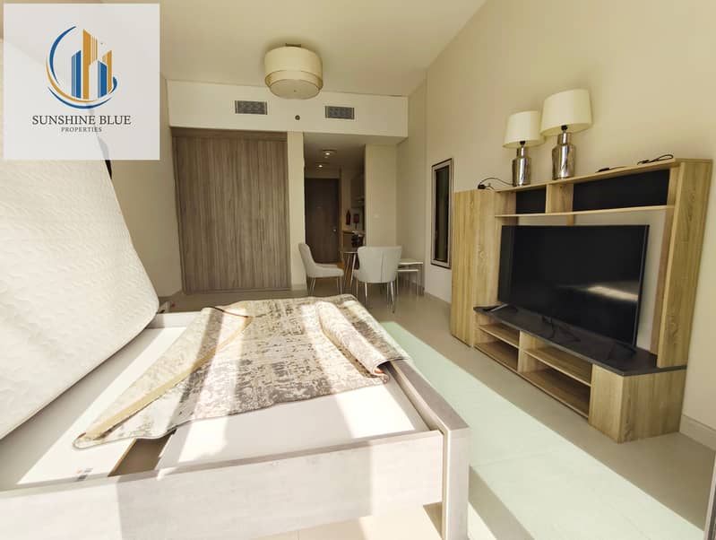 BRIGHT HUGE UNIT WITH BEST AMINATIES READY TO MOVE