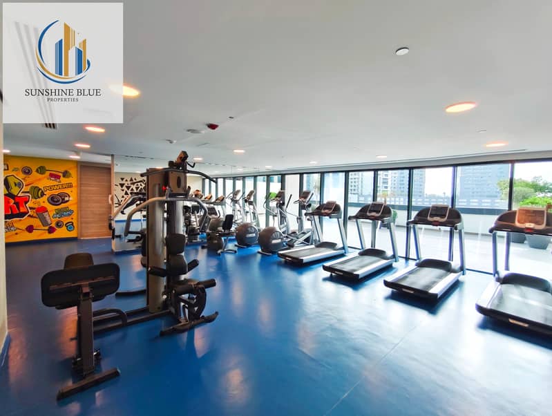 BRIGHT HUGE UNIT WITH BEST AMINATIES READY TO MOVE - Image 9