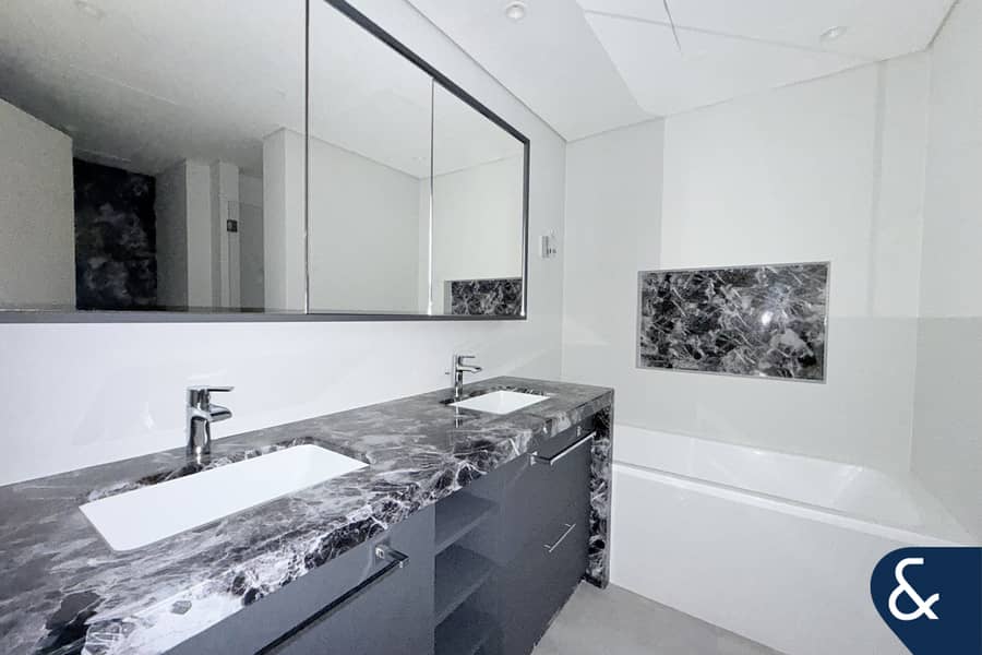 Full Burj Khalifa View | Upgraded | Vacant - Image 11