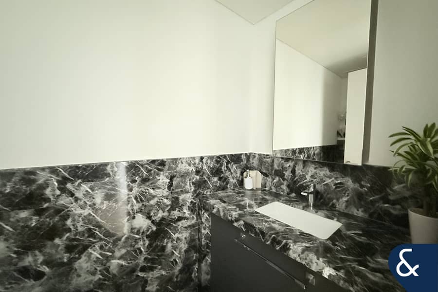 Full Burj Khalifa View | Upgraded | Vacant - Image 17