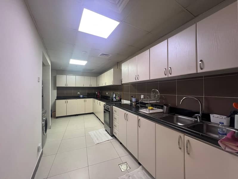 Large 2 BR Opposite Park Attractive Price