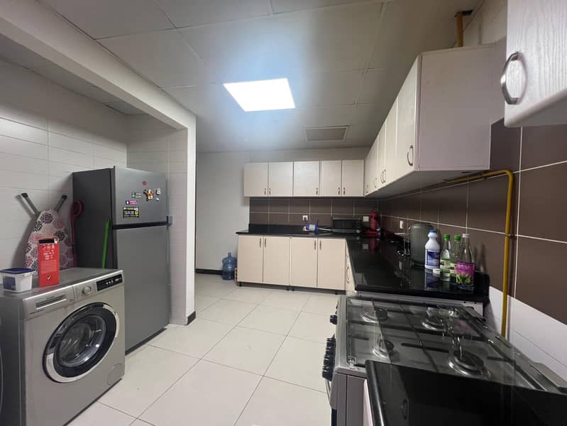 Large 2 BR Opposite Park Attractive Price