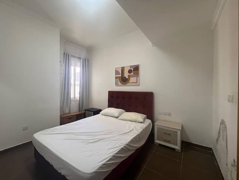 Large 2 BR Opposite Park Attractive Price - Image 6