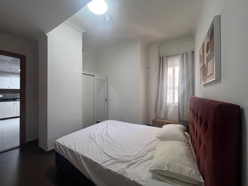 Large 2 BR Opposite Park Attractive Price - Image 7