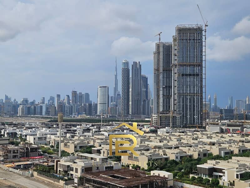 OUTSTANDING BURJKHLIFA AND POOL VIEW |CHILLER FREE