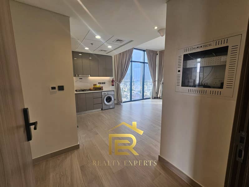 OUTSTANDING BURJKHLIFA AND POOL VIEW |CHILLER FREE