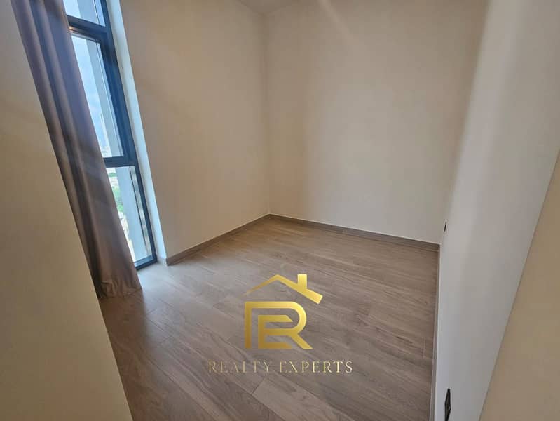 OUTSTANDING BURJKHLIFA AND POOL VIEW |CHILLER FREE - Image 8