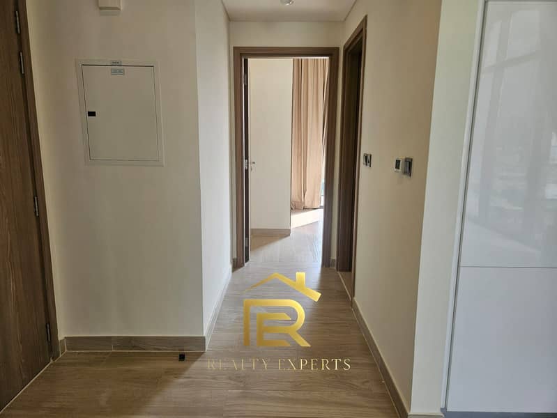 OUTSTANDING BURJKHLIFA AND POOL VIEW |CHILLER FREE - Image 10