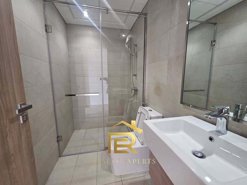 OUTSTANDING BURJKHLIFA AND POOL VIEW |CHILLER FREE - Image 13