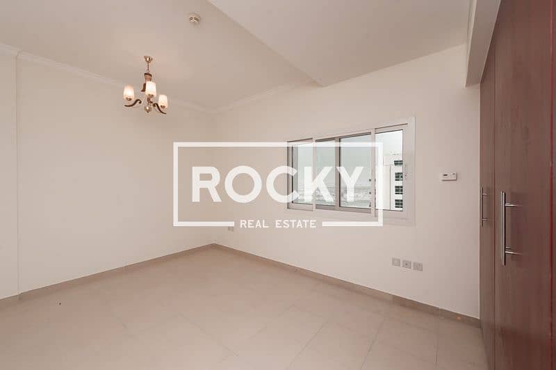 Very Spacious 1 B/R with Covered Parking | Warsan 4