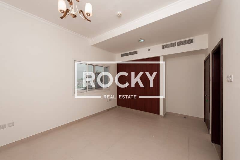 Very Spacious 1 B/R with Covered Parking | Warsan 4 - Image 7