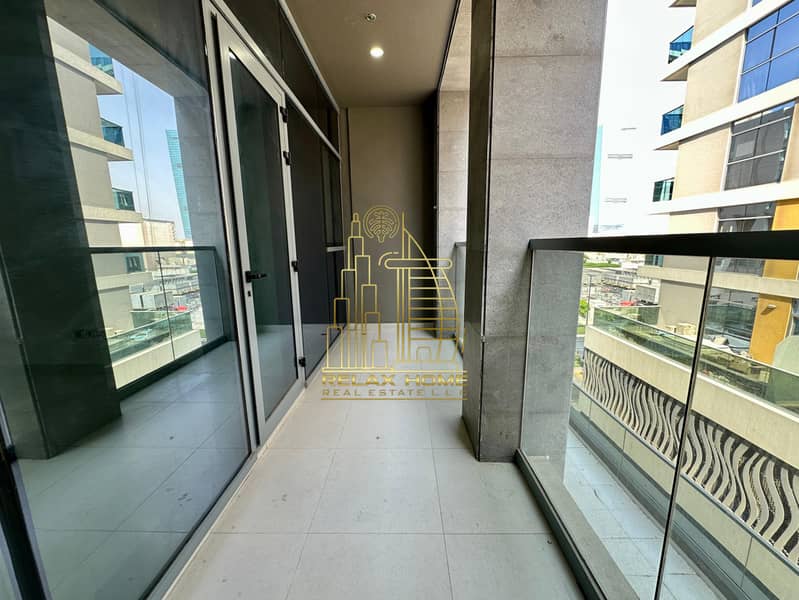 Luxury 1BHK | Huge Balcony | Pets Allowed | Gym & Pool