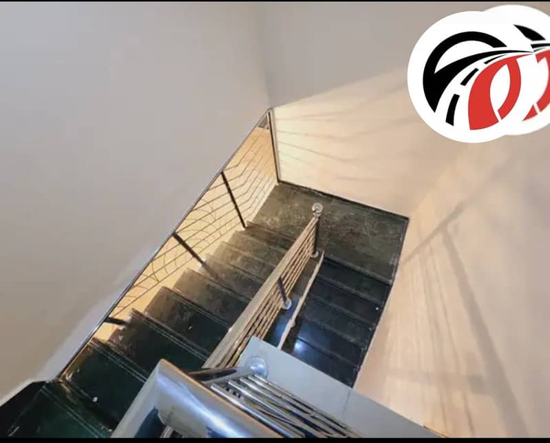 Spacious 3Bhk duplex Close to Metro Available 105k