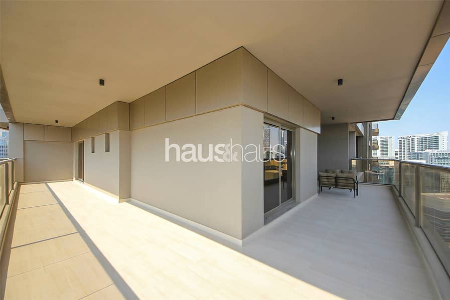 Corner Unit | Furnished | Downtown