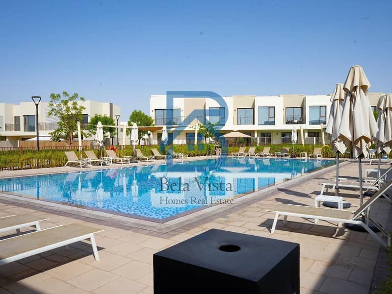 Private Garden | Single Row | Direct to Pool