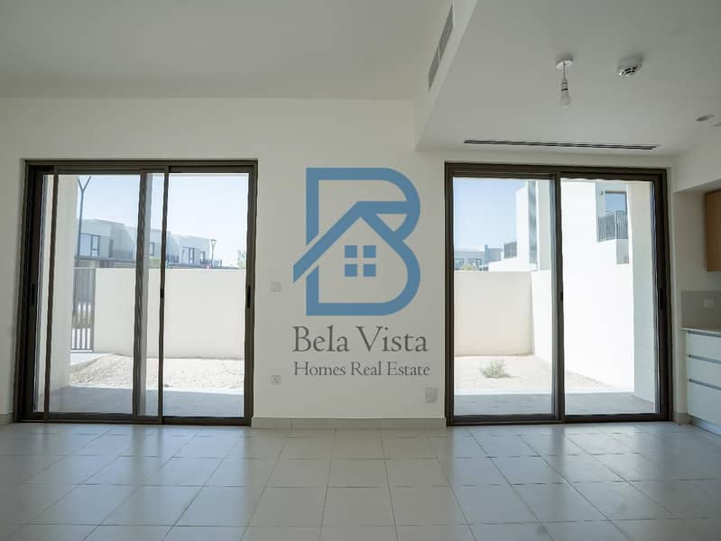 Private Garden | Single Row | Direct to Pool