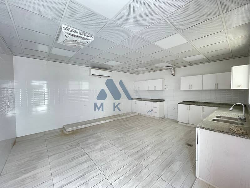 5 BR w Maid Room / Store Room / Vacant Now