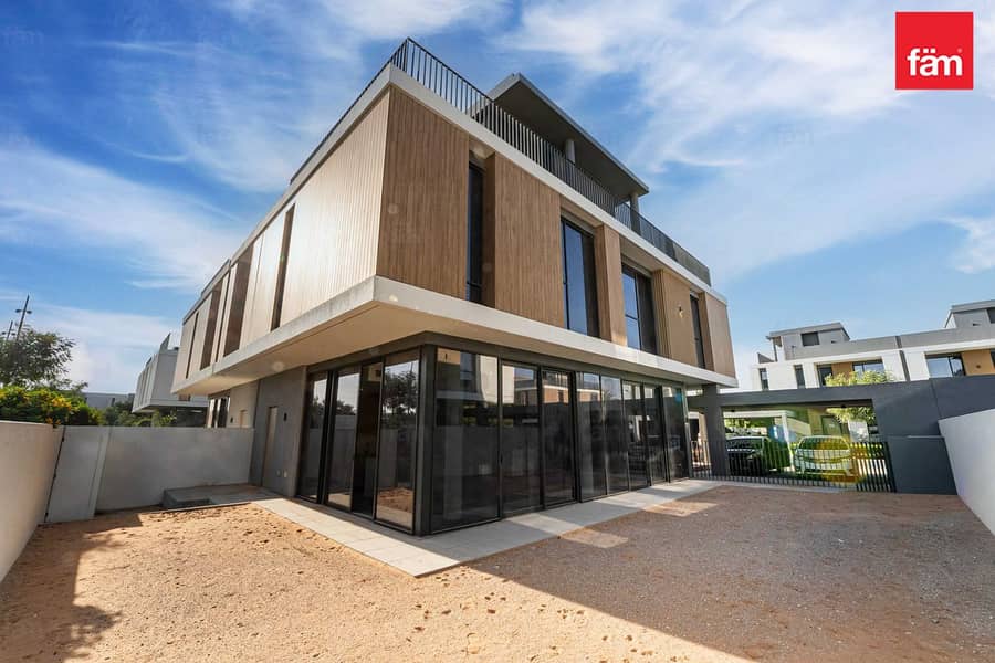 Modern design,spacious interiors l Pool View