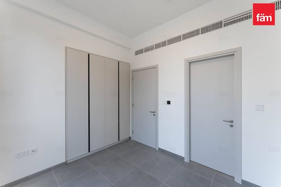 Modern design,spacious interiors l Pool View