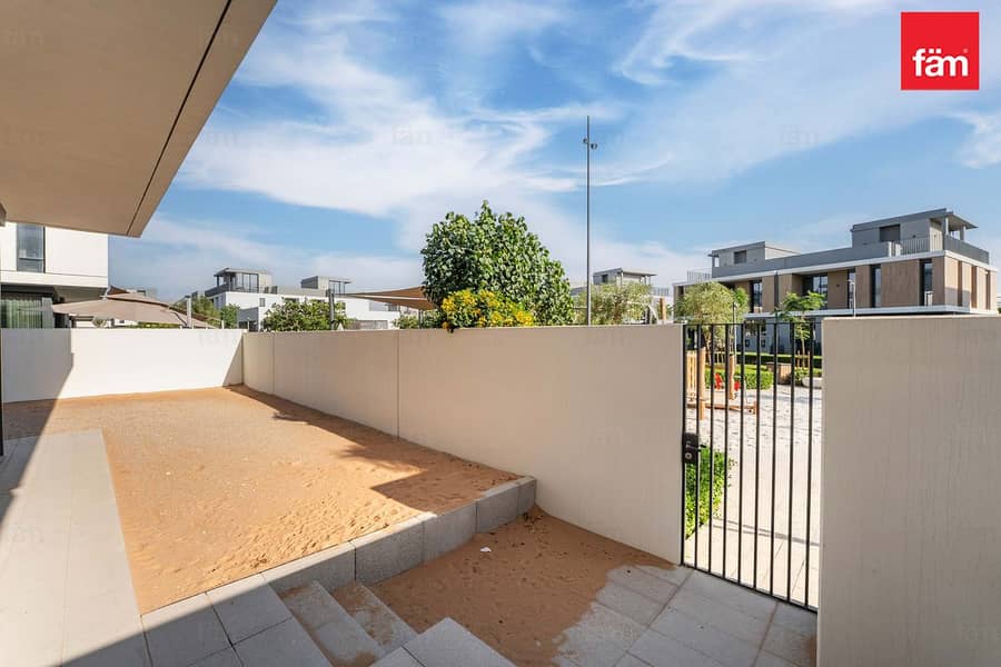 Modern design,spacious interiors l Pool View - Image 14