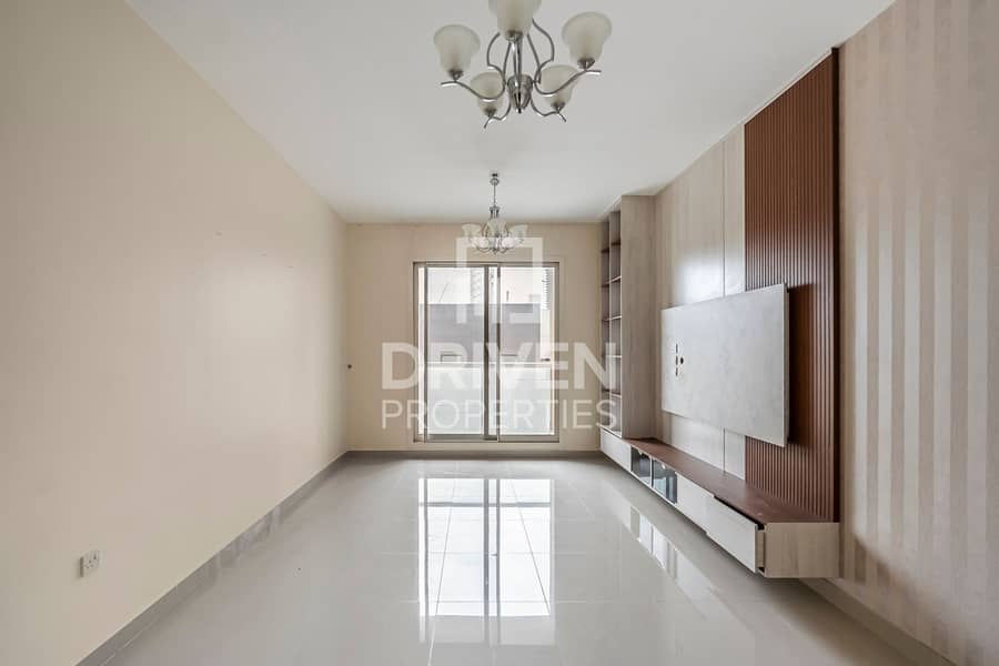 Ready to move in | Spacious Layout | Mid Floor