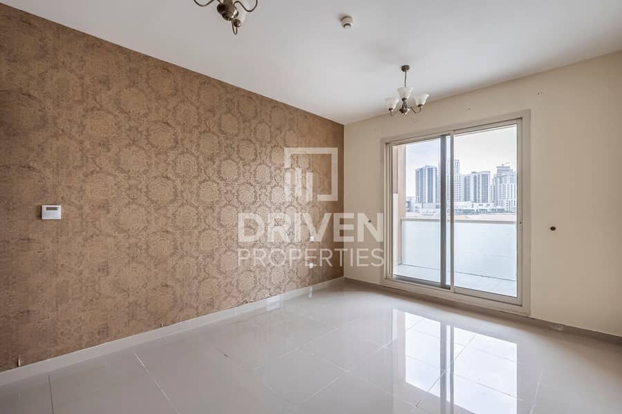 Ready to move in | Spacious Layout | Mid Floor