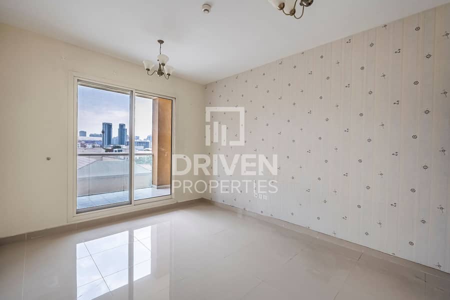 Ready to move in | Spacious Layout | Mid Floor - Image 9