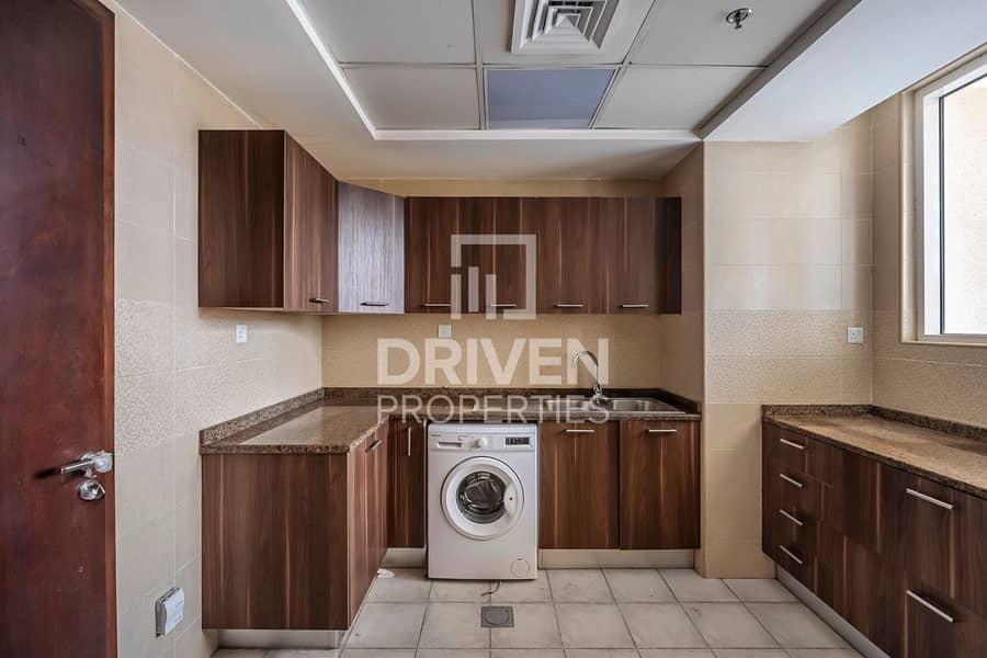 Ready to move in | Spacious Layout | Mid Floor - Image 13