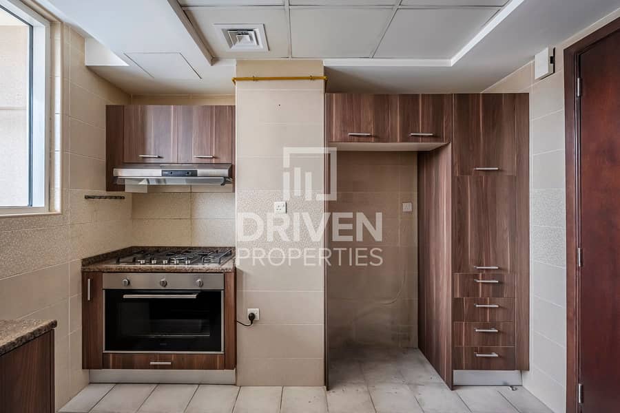 Ready to move in | Spacious Layout | Mid Floor - Image 14