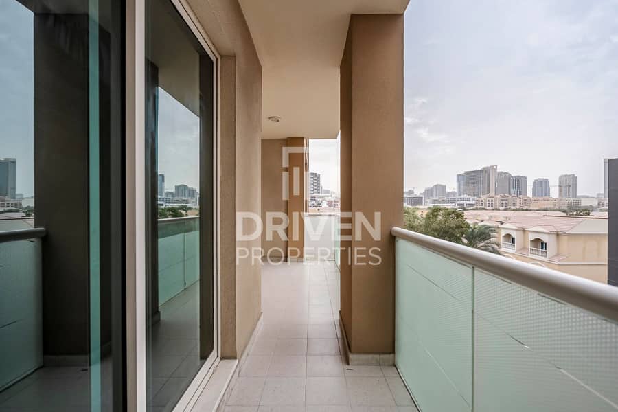 Ready to move in | Spacious Layout | Mid Floor - Image 17