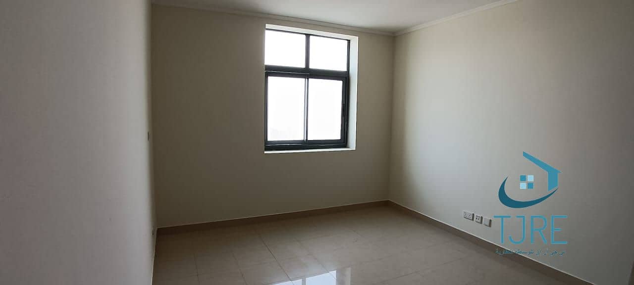 BRIGHT | SPACIUS | GOLF COURSE AND LAKE VIEW | HIGH FLOOR