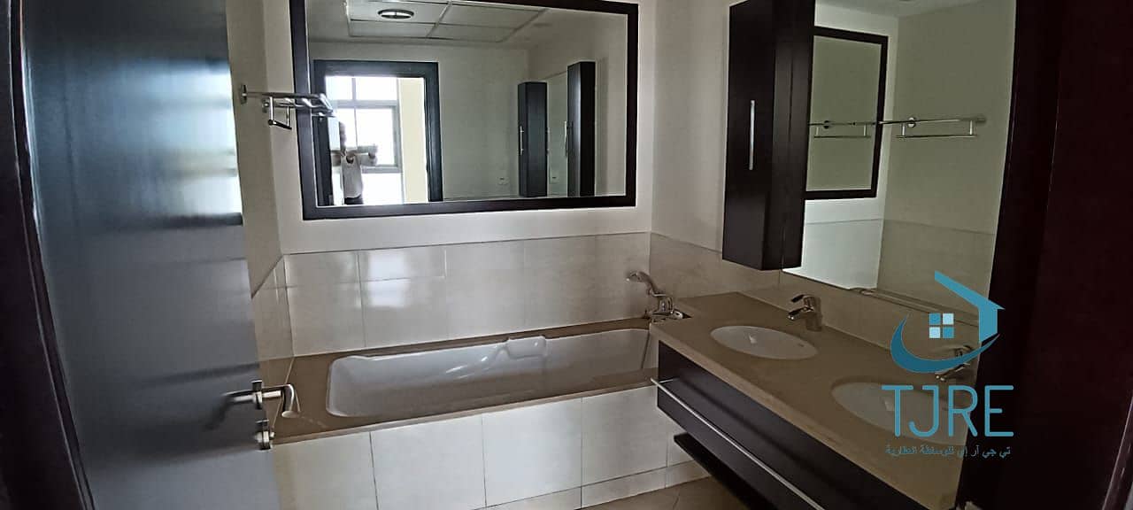 BRIGHT | SPACIUS | GOLF COURSE AND LAKE VIEW | HIGH FLOOR - Image 8