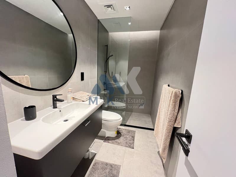 Serene Canal Views / Exquisite Furnished / Ready - Image 7