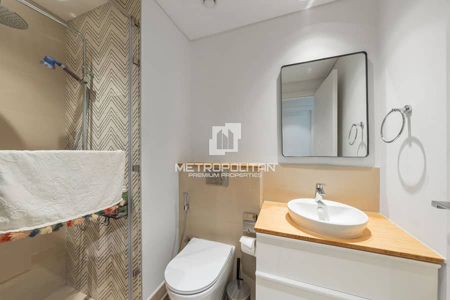 Modern Furnished | Prime Location | Ready - Image 11