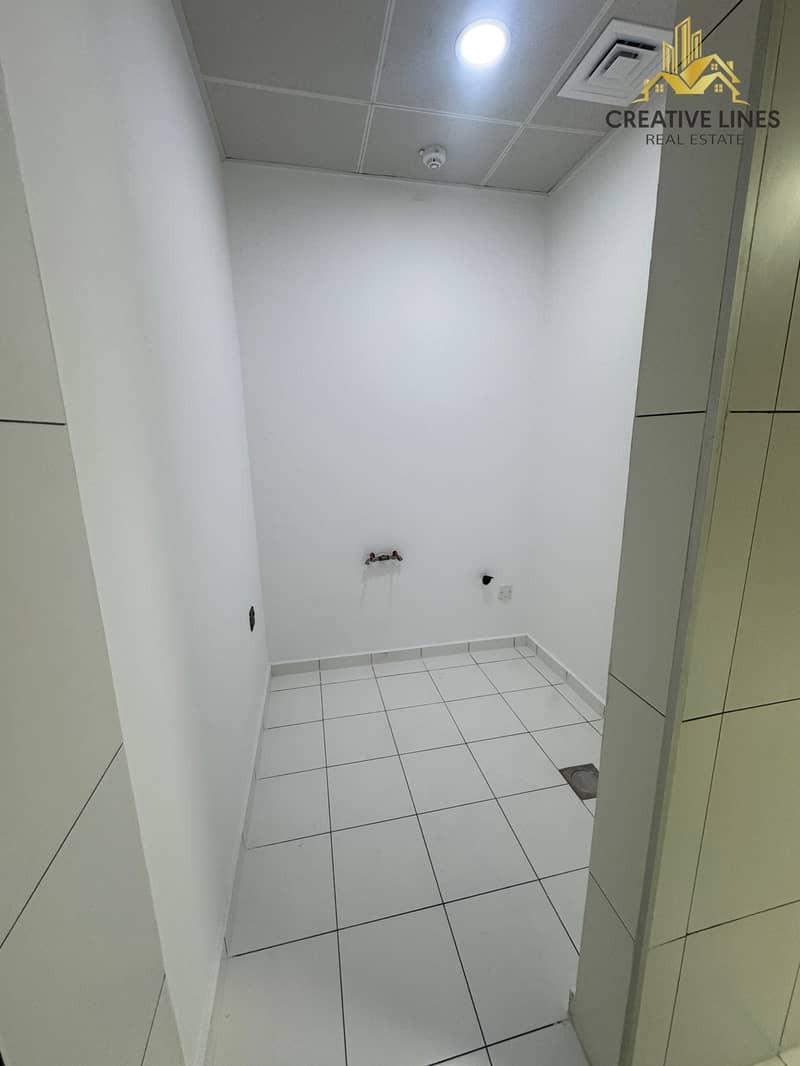 NO COMMISSION// 2 BEDROOM HUGE SIZE// CLOSE KITCHEN// READY TO MOVE - Image 9